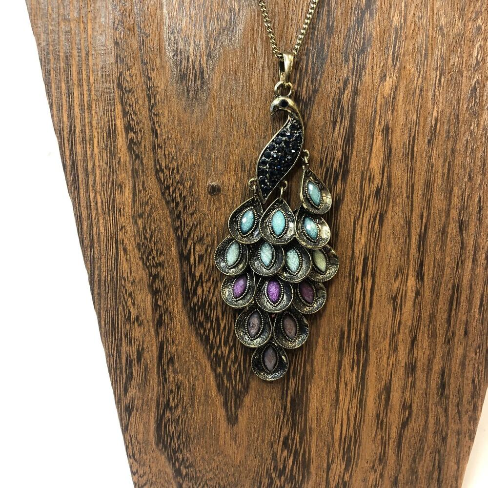 VTG Y2K Brass Tone Simulated Gem Rhinestone Peacock Pendant Necklace. 26-31 inch